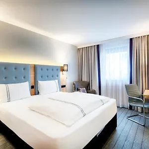 Premier Inn Lindau מלון