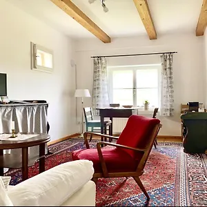 Historischer Pfarrhof Niederleierndorf Apartment